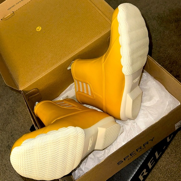 Sperry rainy weather boots - Picture 1 of 12